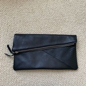 Black clutch